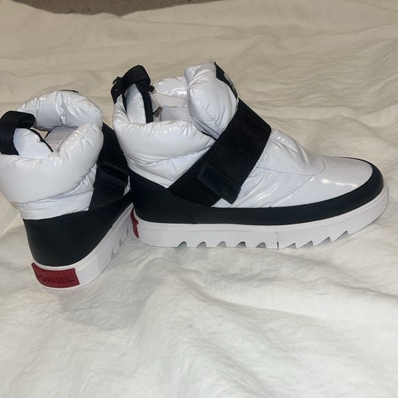 SOREL Women’s Joan Of Arctic Strap Puffy - Picture 4 of 4